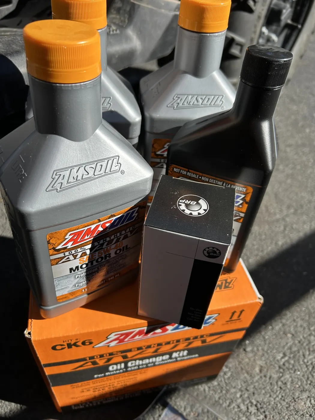 AMSOIL Synthetic ATV/UTV Motor Oil quarts and filter on the kit box
